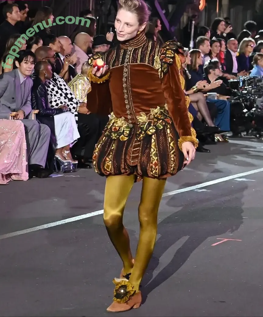 Hunter Schafer nude photo #0836 (hunterschafer)