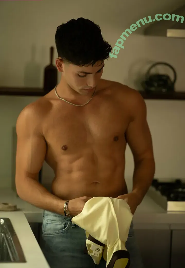 hurricaneee_11 nude photo #0008 (hurricane_gh)