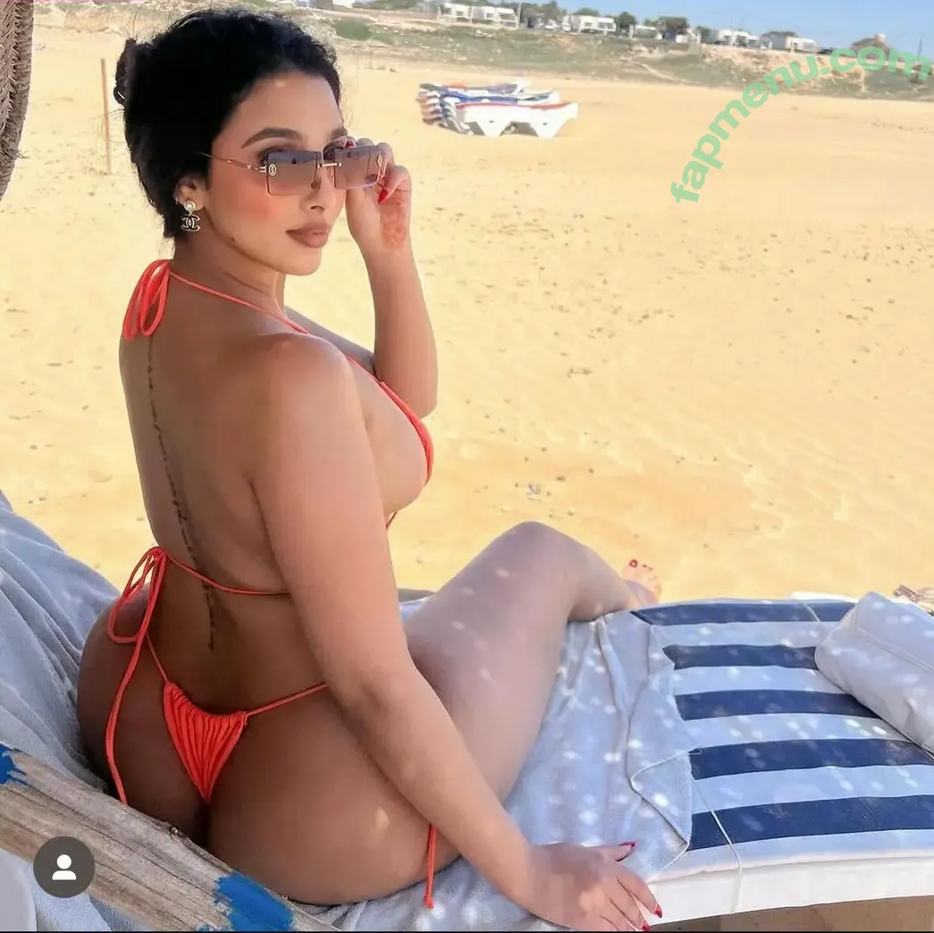 iam.oumnia nude photo #0013 (iam.oumnia)