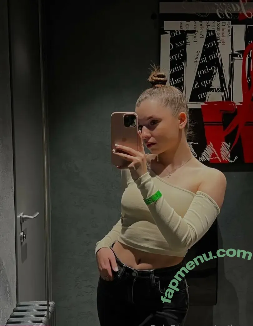 iamanily nude photo #0009 (iameily)