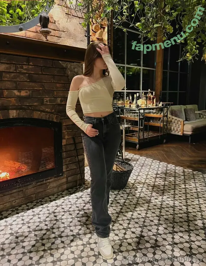 iamanily nude photo #0013 (iameily)