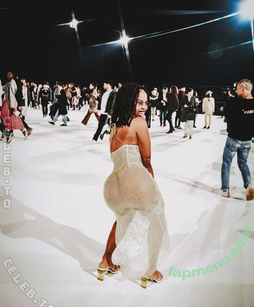 Iamddb nude photo #0058 (Diana De Brito / beeechimblind / iam_ddb)