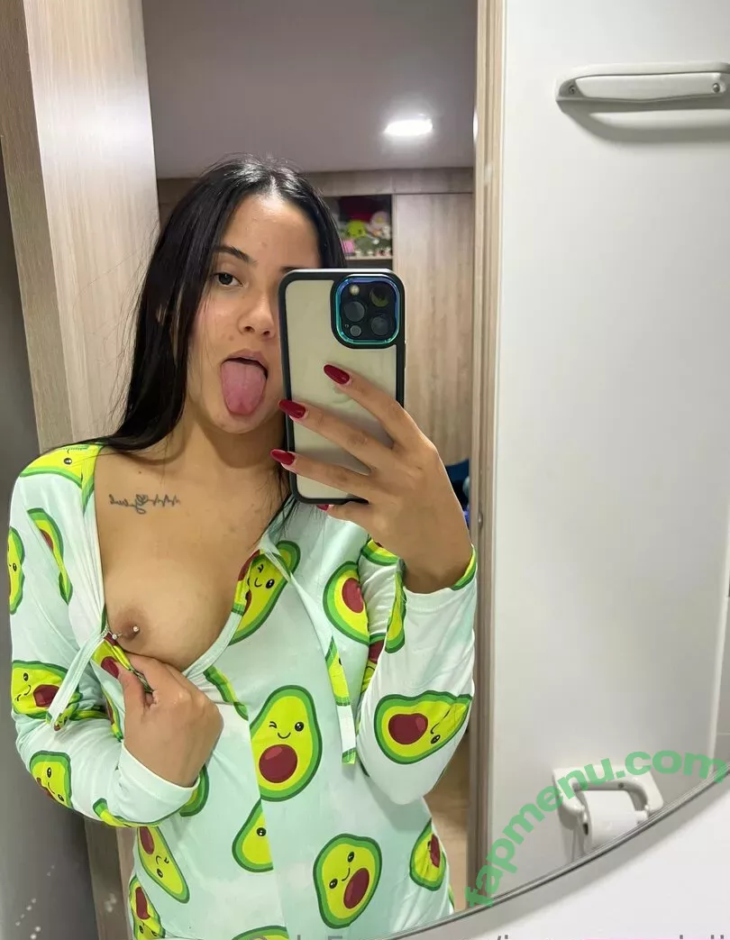 iamqueenjaii nude photo #0038 (iamqueenolizia)