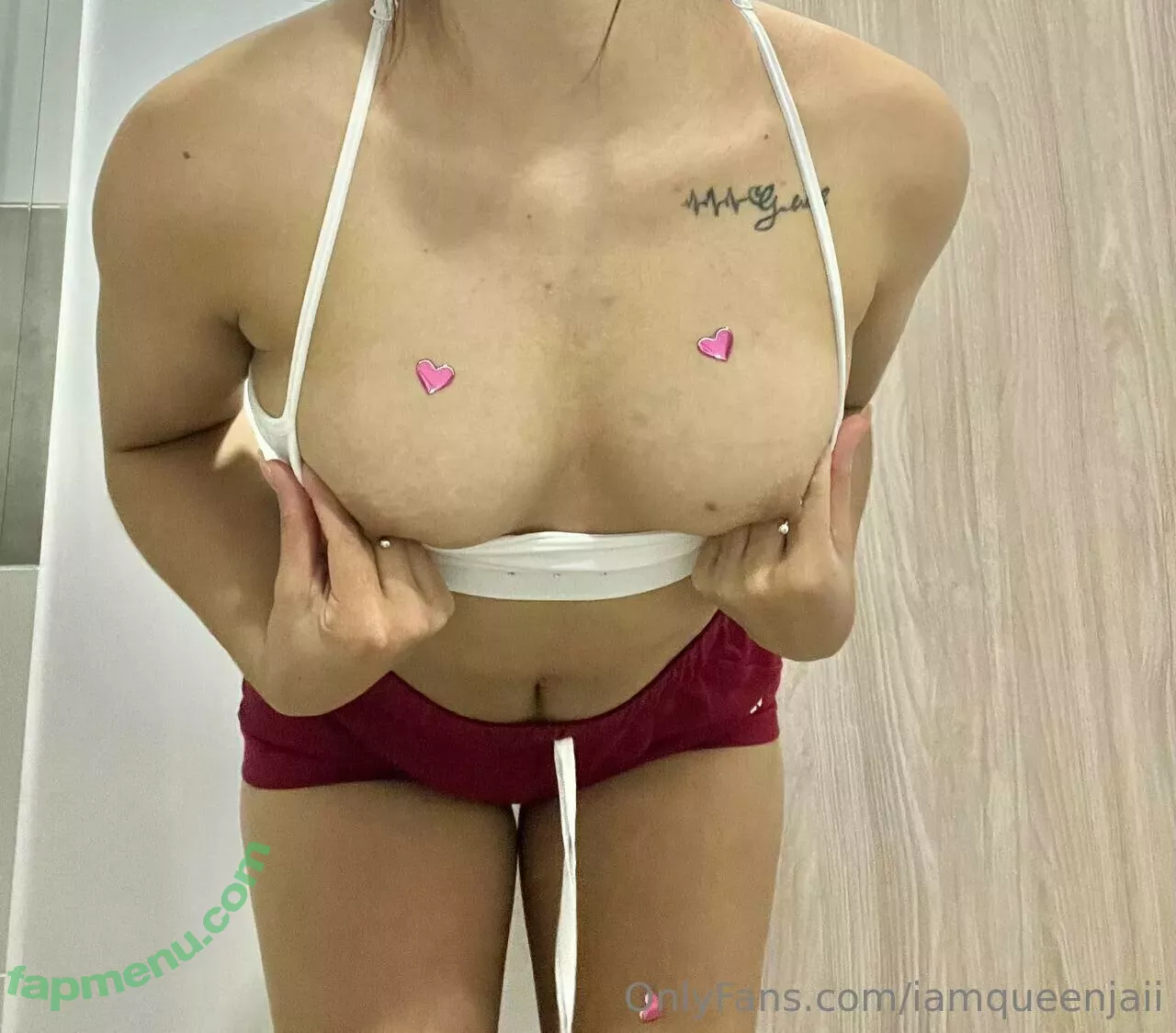 iamqueenjaii nude photo #0208 (iamqueenolizia)