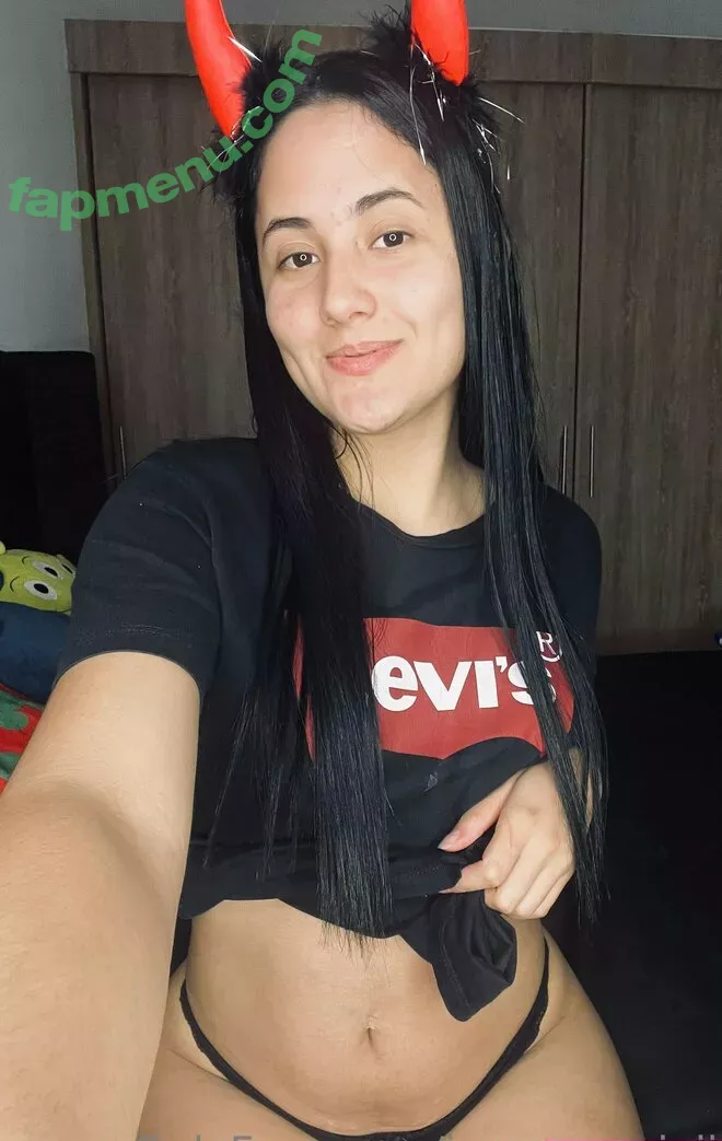 iamqueenjaii nude photo #0313 (iamqueenolizia)