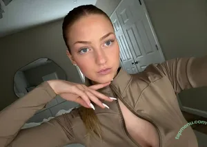 iamsydneythomas / Sydney Thomas / _ssydneythomas nude photo #0422