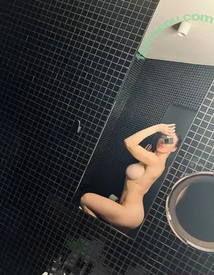  nude photo #0005