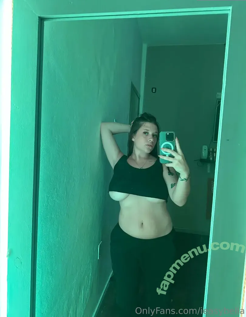 Ieasybella nude photo #0025 (izzysweet_)