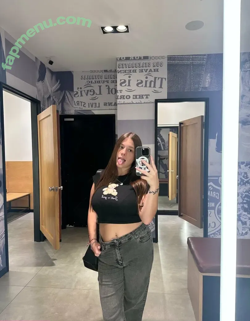 Ieasybella nude photo #0029 (izzysweet_)