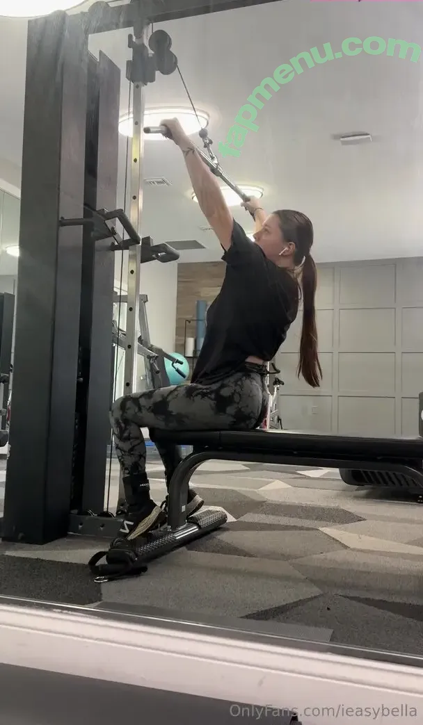 Ieasybella nude photo #0063 (izzysweet_)