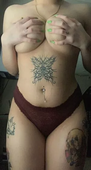 IiIjiggles / idali.guebara18 / jigglesssss / peachyidali nude photo #0036