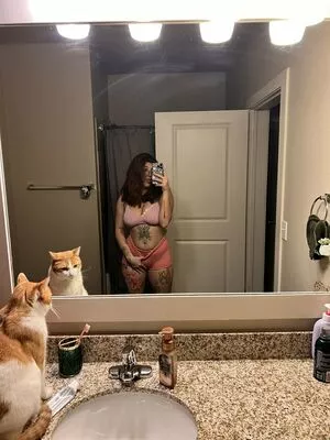 IiIjiggles / idali.guebara18 / jigglesssss / peachyidali nude photo #0090