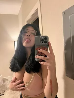 IiIjiggles / idali.guebara18 / jigglesssss / peachyidali nude photo #0107