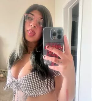 IiIjiggles / idali.guebara18 / jigglesssss / peachyidali nude photo #0124