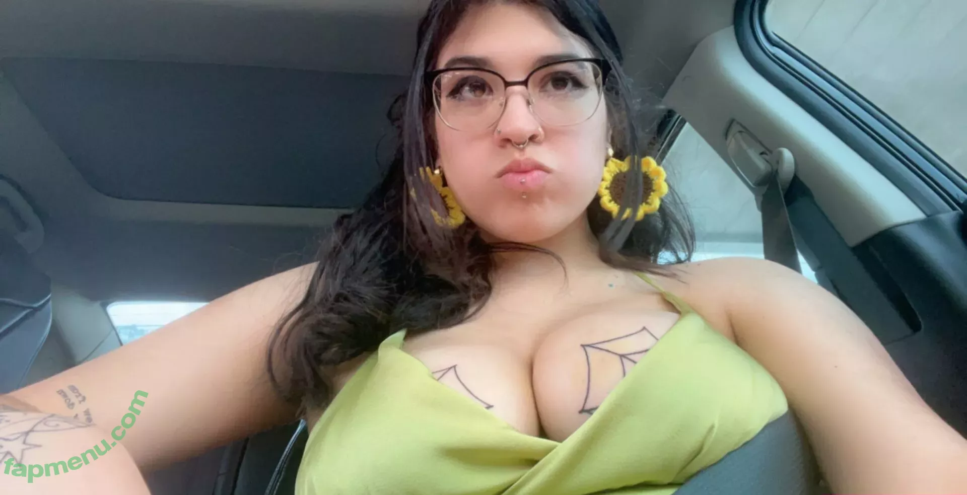 IiIjiggles nude photo #0045 (idali.guebara18 / jigglesssss / peachyidali)