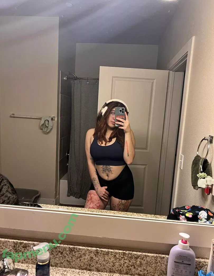 IiIjiggles nude photo #0098 (idali.guebara18 / jigglesssss / peachyidali)