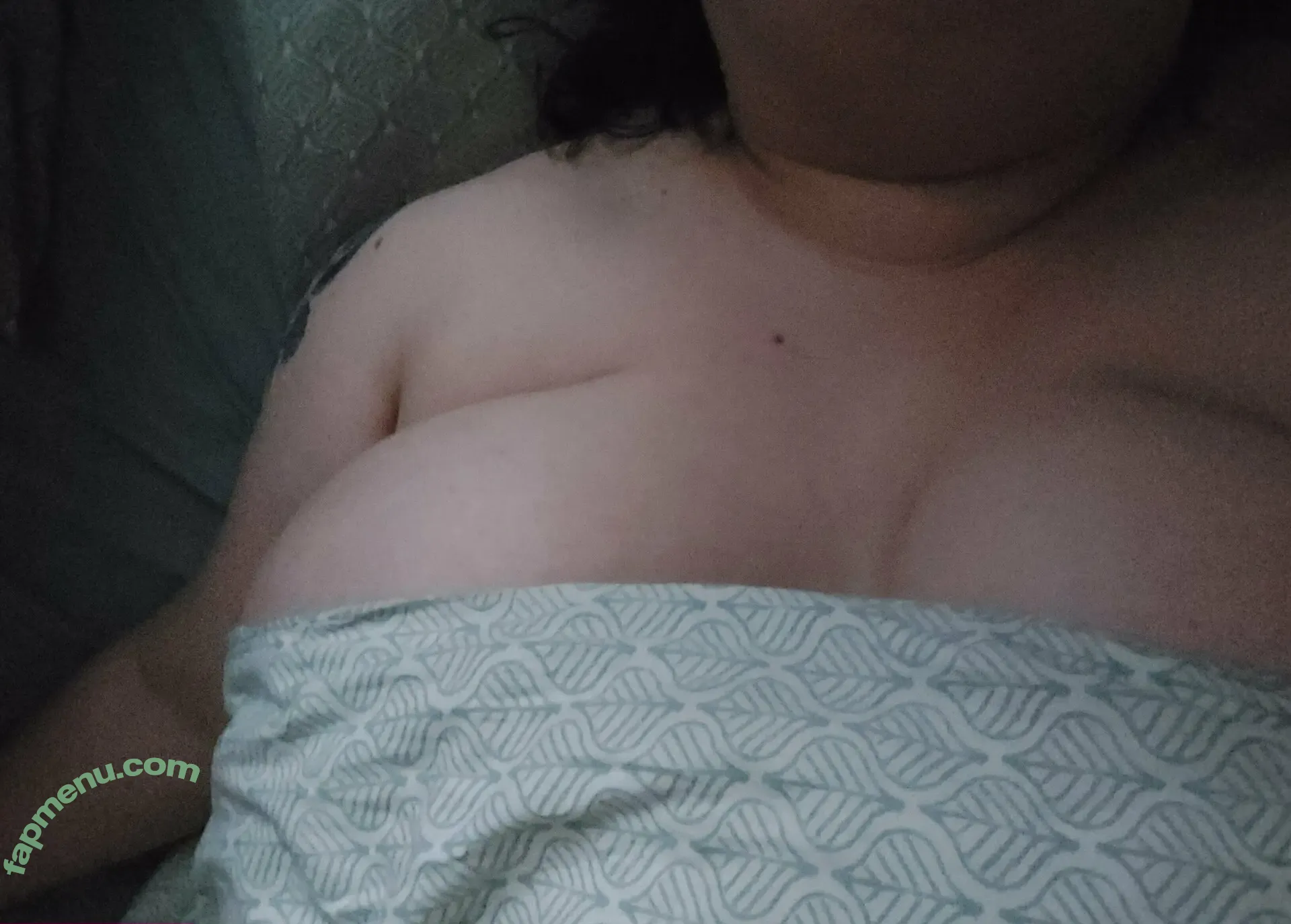 iiteetee nude photo #0008 (iiteetee)