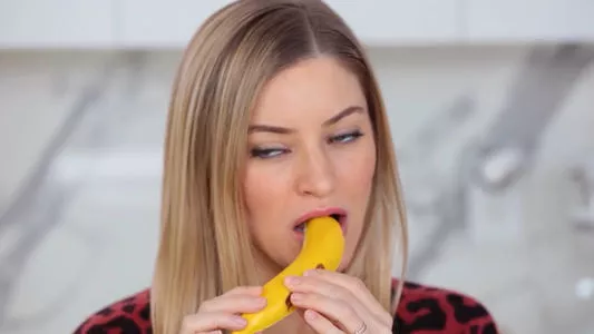 iJustine / Justine Ezarik nude photo #0011