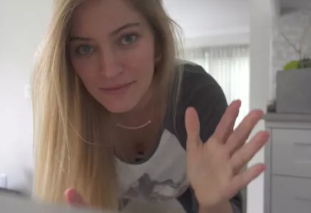 iJustine / Justine Ezarik nude photo #0187