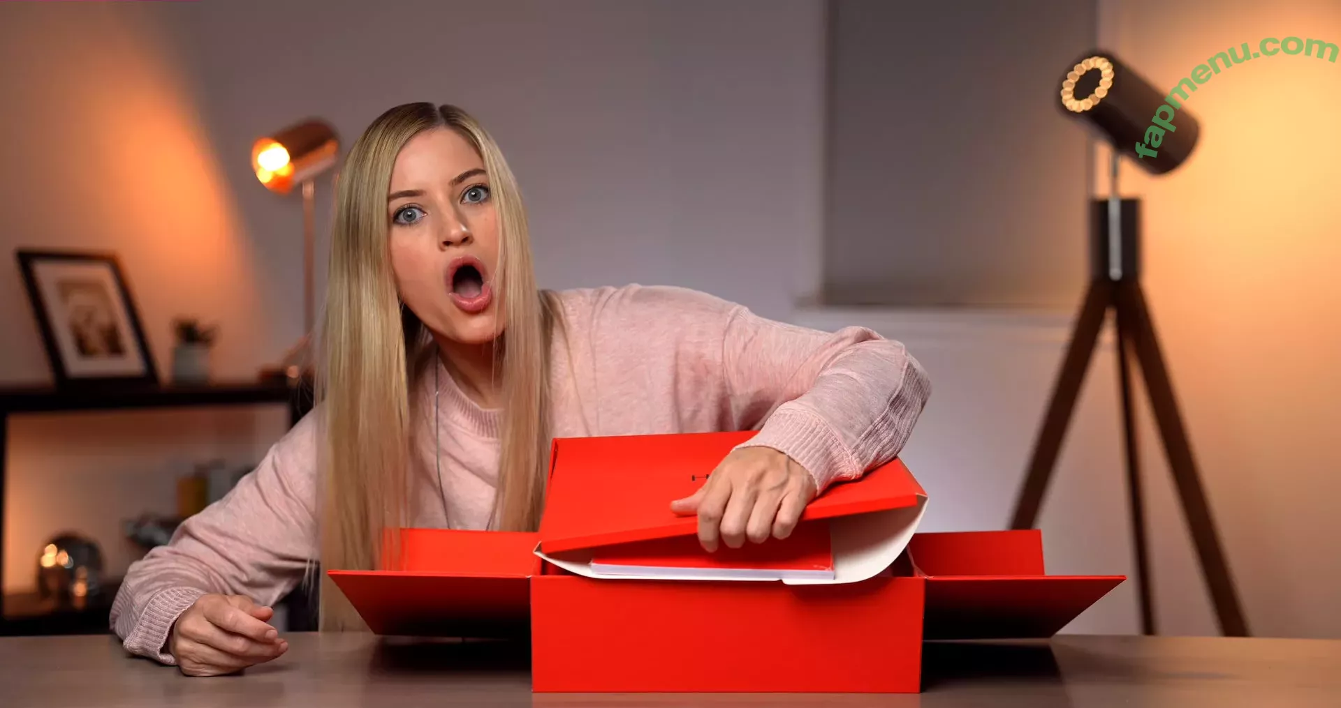 iJustine nude photo #0006 (Justine Ezarik)