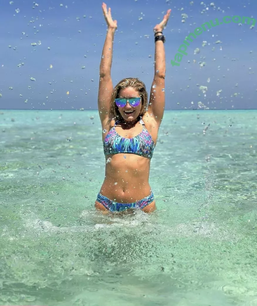 iJustine nude photo #0095 (Justine Ezarik)