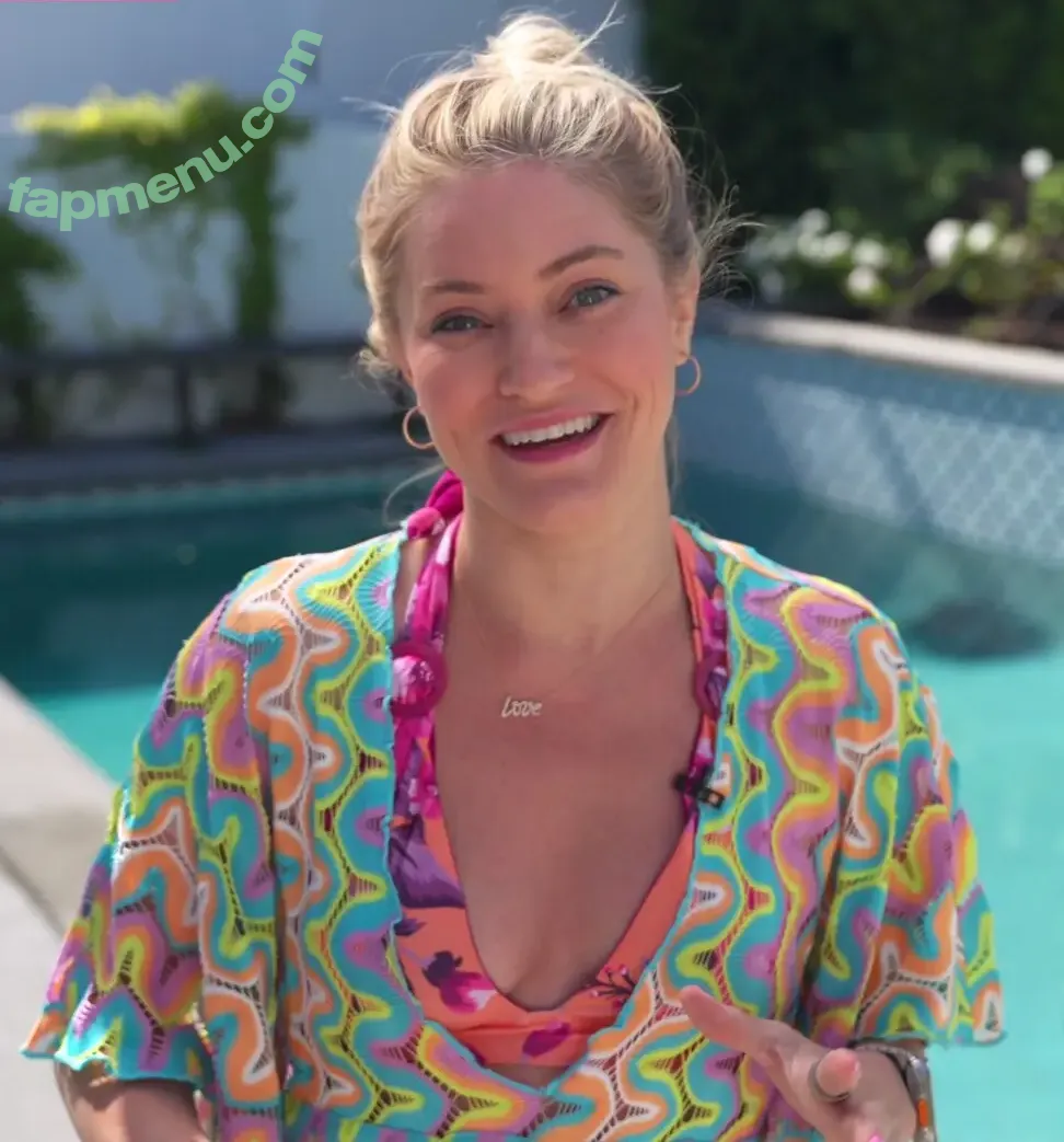 iJustine nude photo #0374 (Justine Ezarik)