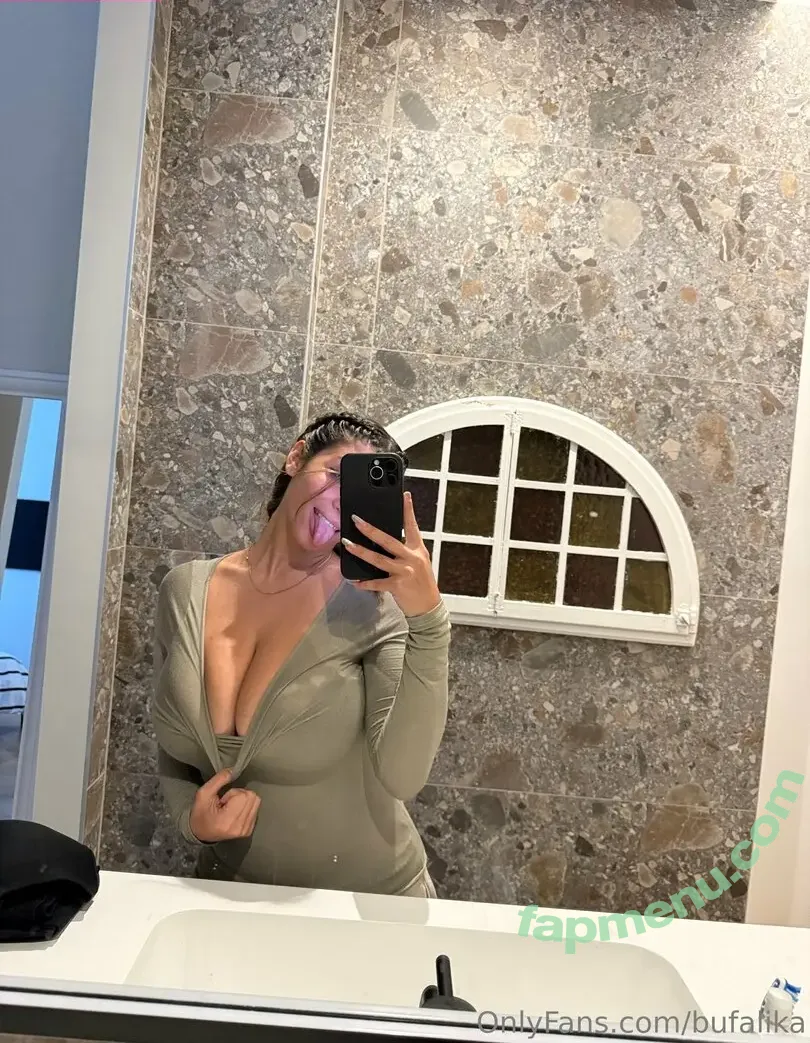 Ika D'Auria nude photo #0004 (bufalika / ika_dauria)