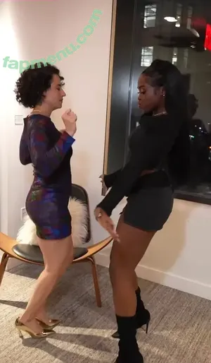 Ilana Glazer / ilana nude photo #0115