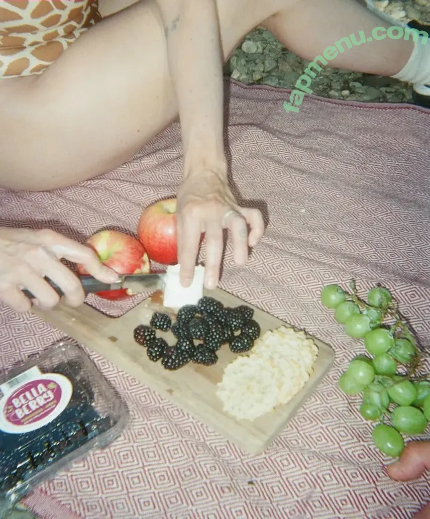Ilana Glazer nude photo #0085 (ilana)