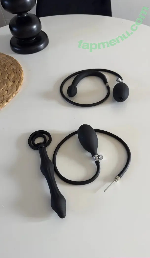 Ilanaxx nude photo #0004 (Ilanaxx)