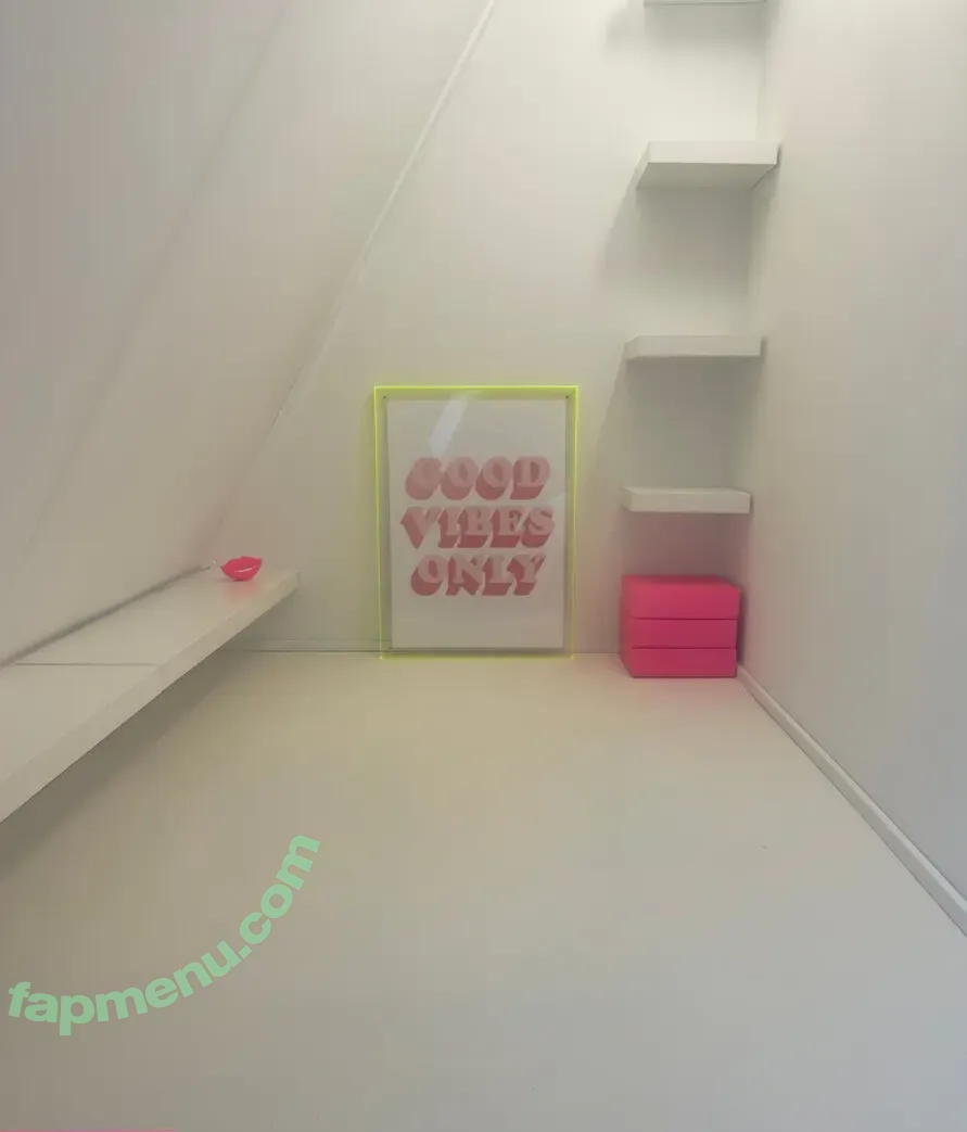 Ilanaxx nude photo #0010 (Ilanaxx)