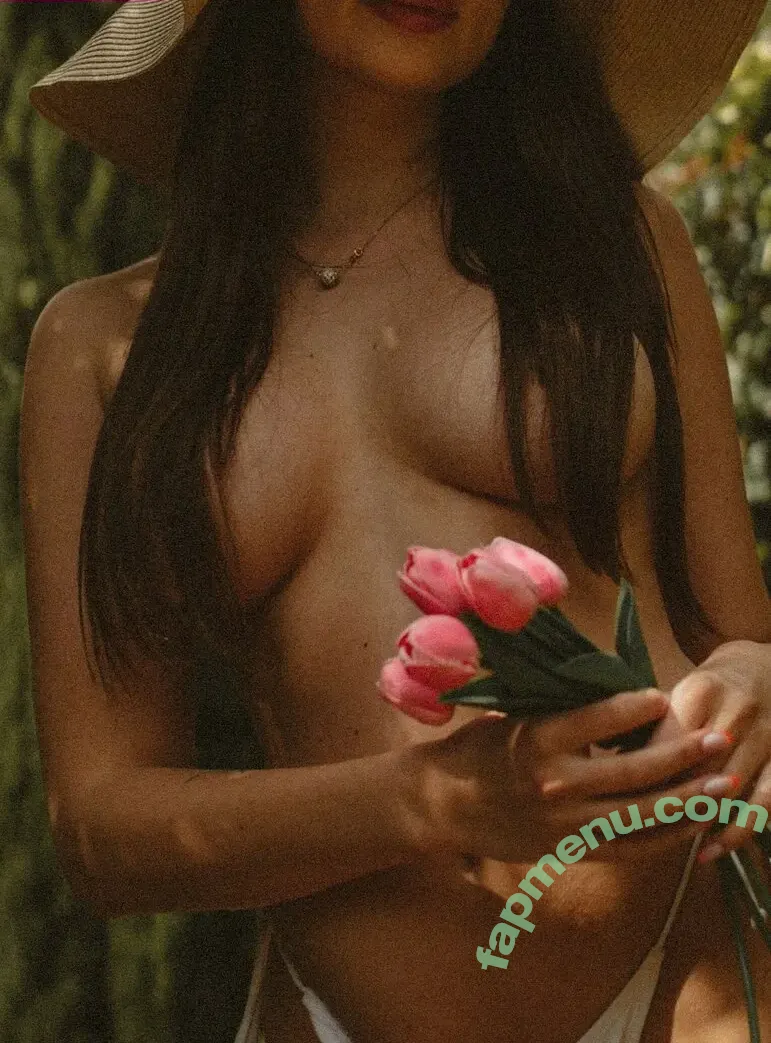 ilanosh nude photo #0010 (itsilanosh)