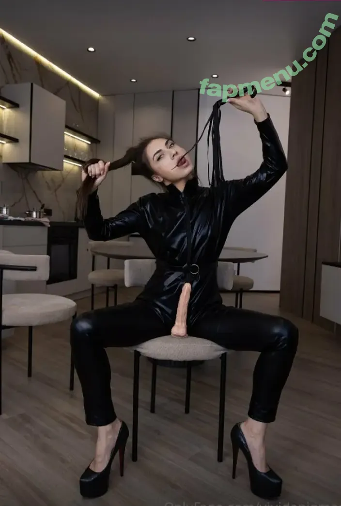 ilona_garna nude photo #0271 (ilonamaher)