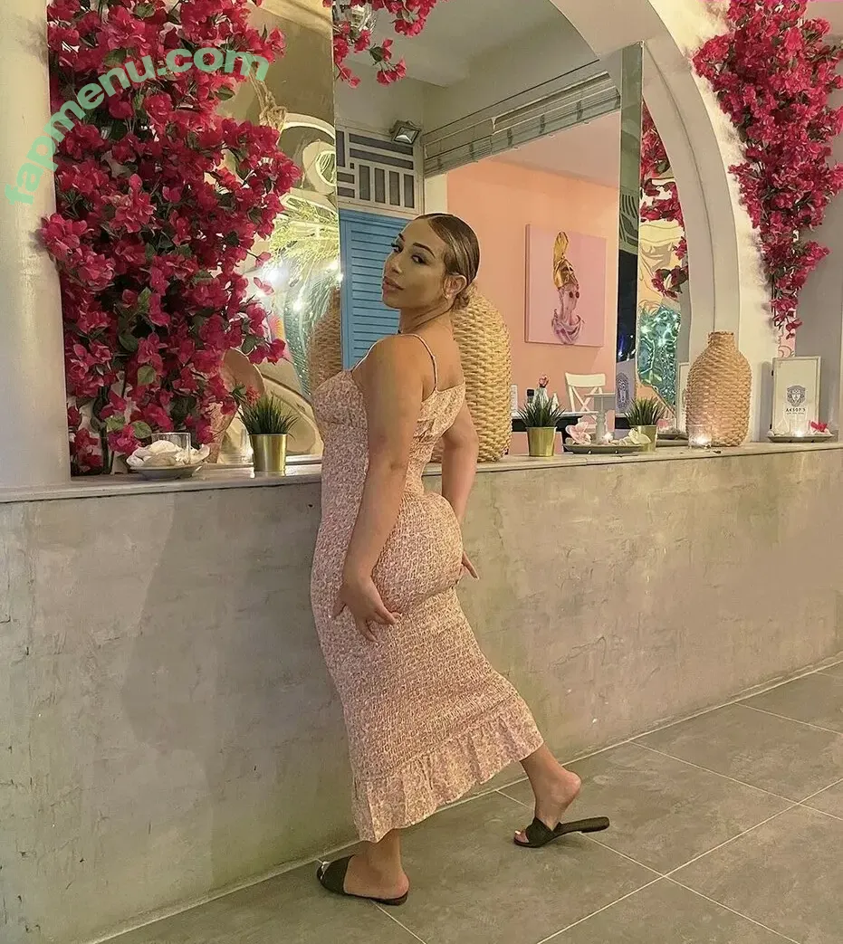 iluvnyemaxo nude photo #0014 (therealnyema)