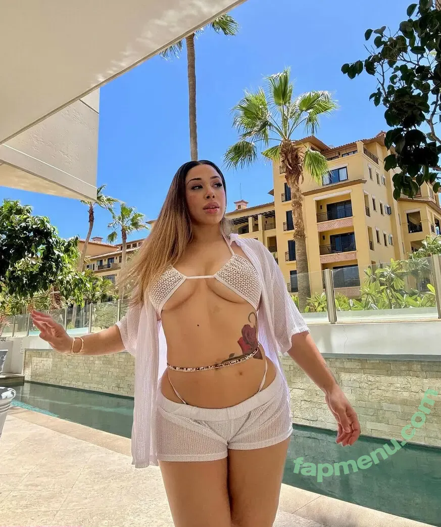 iluvnyemaxo nude photo #0017 (therealnyema)