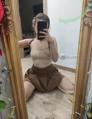 ily.laura / ily_laura nude photo #0003