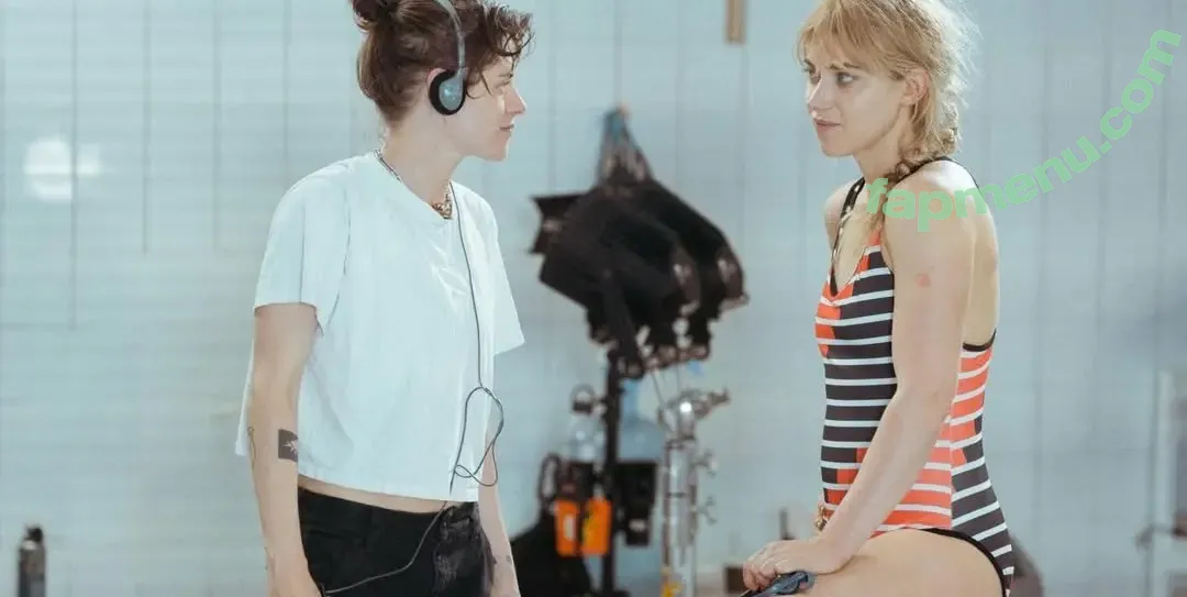 Imogen Poots nude photo #0160 (ImogenPootsActress / ImogenPoots_ / impoots)