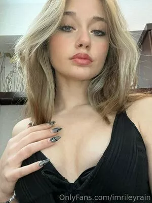 imrileyrain nude photo #0028