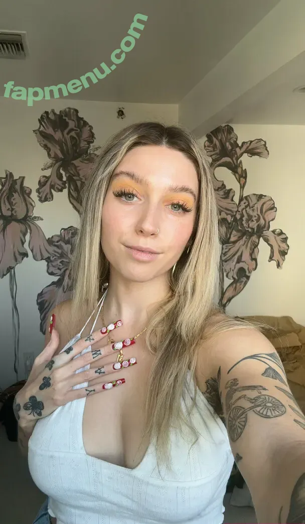 Inaleigh nude photo #0014 (Inaleigh)