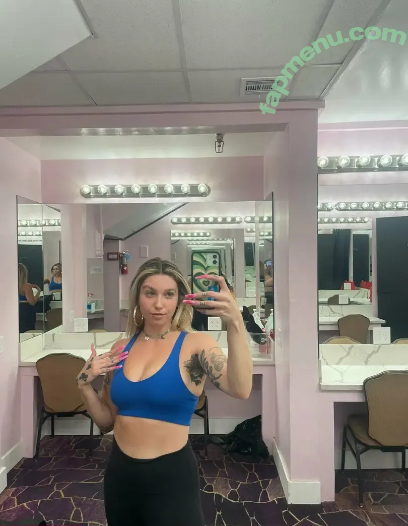 Inaleigh nude photo #0021 (Inaleigh)
