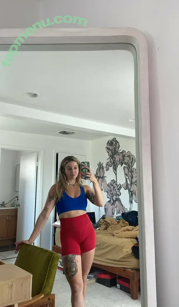 Inaleigh nude photo #0025 (Inaleigh)