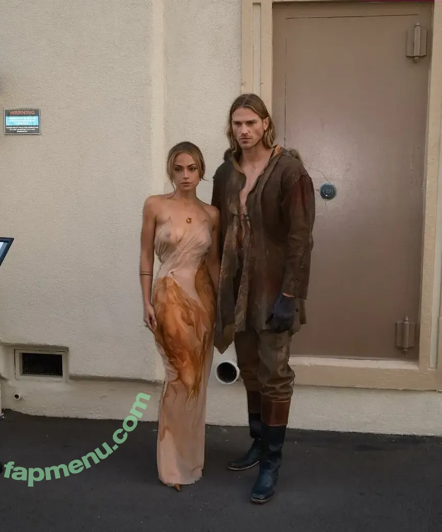 Inanna Sarkis nude photo #0020 (inanna / inannainanna)