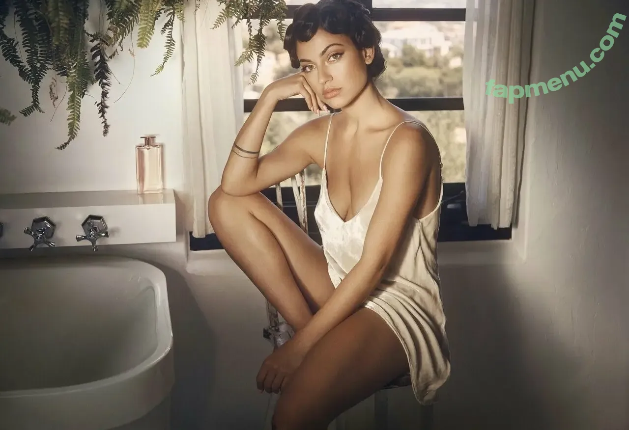 Inanna Sarkis nude photo #0049 (inanna / inannainanna)