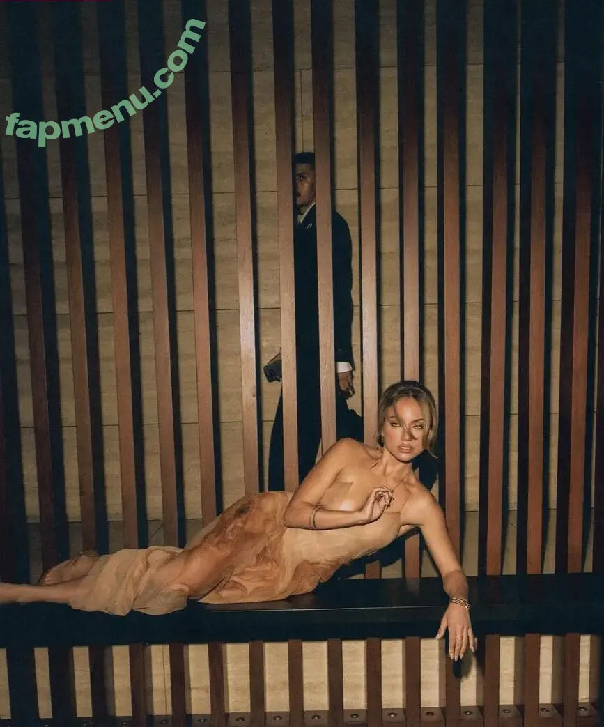 Inanna Sarkis nude photo #0069 (inanna / inannainanna)