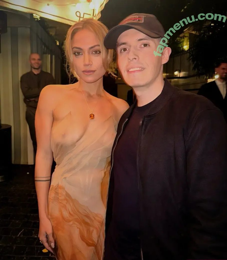 Inanna Sarkis nude photo #0084 (inanna / inannainanna)