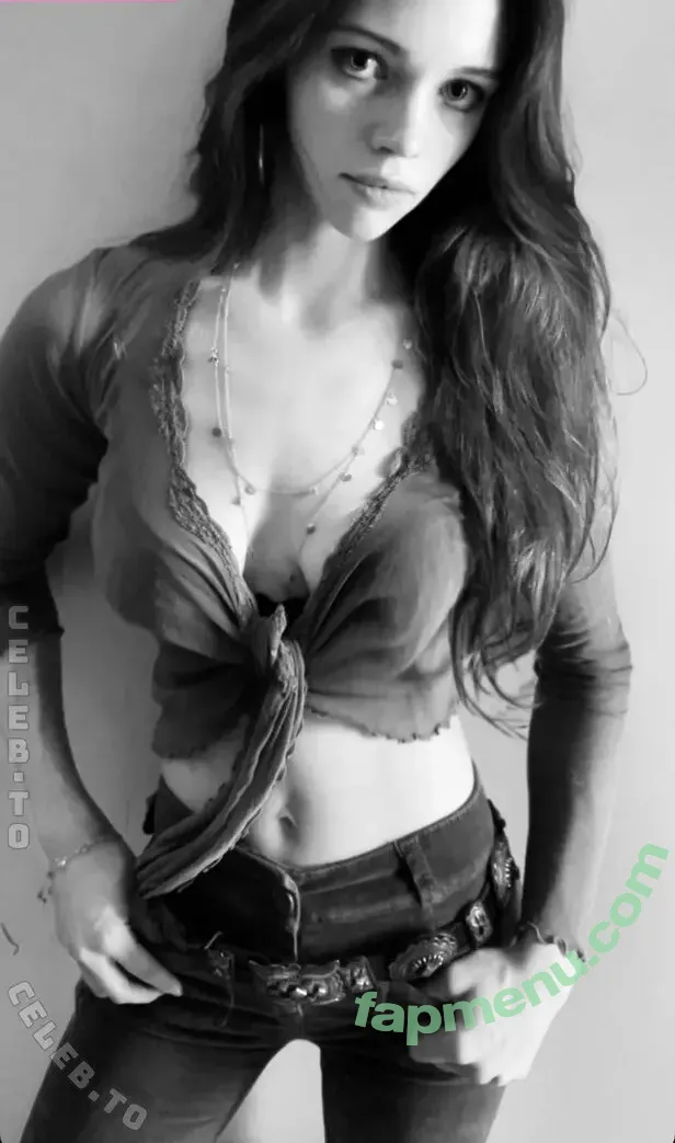 India Eisley nude photo #0177 (indiaeisley)