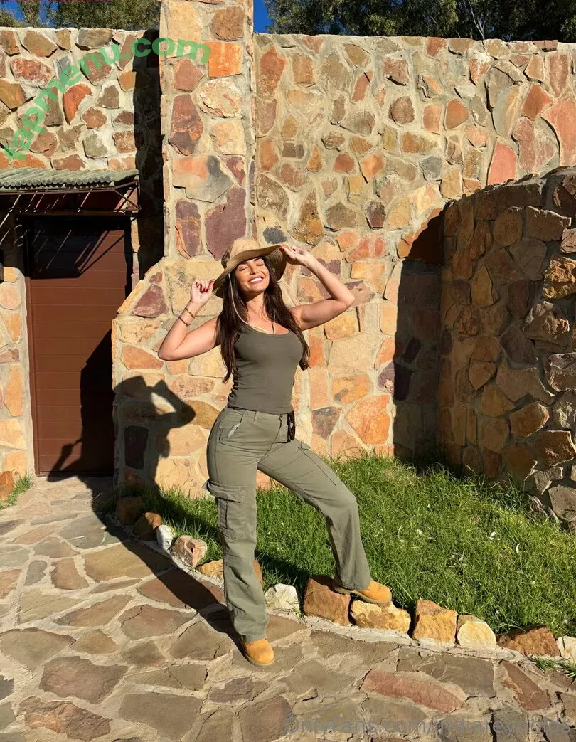 India Reynolds nude photo #1044 (indiareynolds / lovefromreyn)