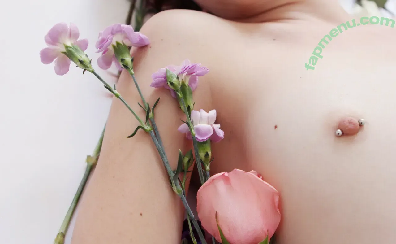 Insuh Yoon nude photo #0372 (Insuh Yoon)
