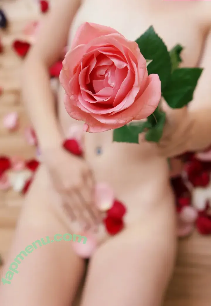 Insuh Yoon nude photo #0384 (Insuh Yoon)