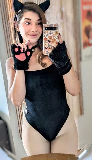 InvaderVie nude photo #0102